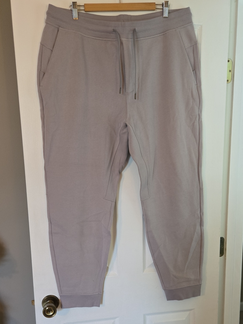 CRZ YOGA Men's Jogger Sweatpants in Light Mauve